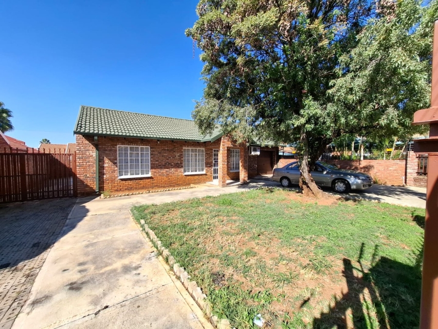 3 Bedroom Property for Sale in Geelhoutpark North West